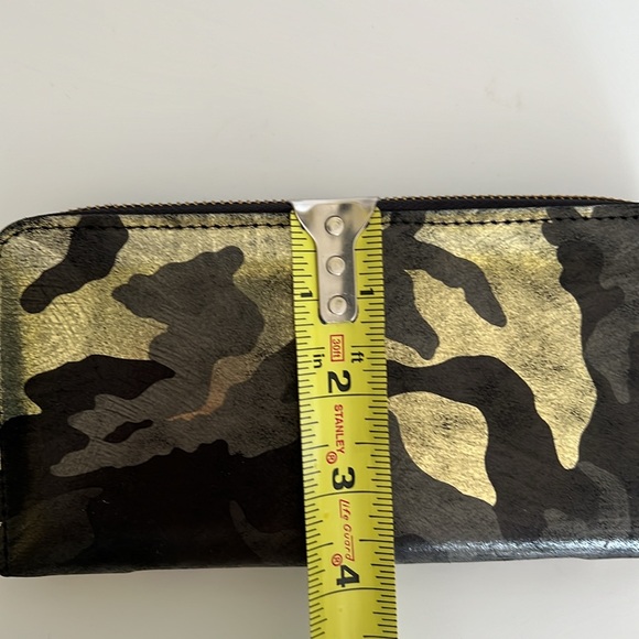 Metallic Gold Camo Print Leather Zip Around Wallet - Picture 9 of 9